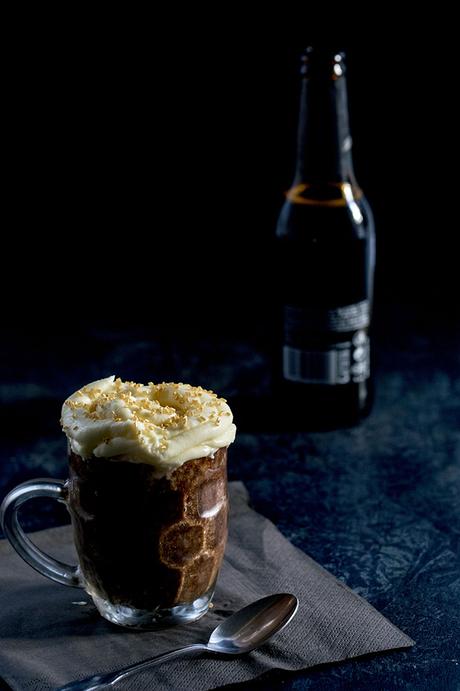 MUGCAKE DE CERVEZA NEGRA, POSTRE RÁPIDO MUY RESULTÓN