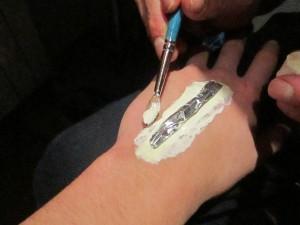 Como hacer un disfraz de zombie para halloween