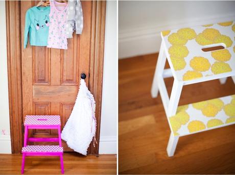 DIY: Personaliza unos taburetes de Ikea con papel de pared y chalk paint