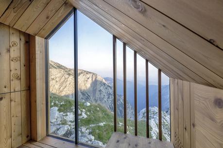 Refugio alpino para escaladores en la montaña de Skuta. OFIS Architects