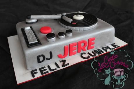 TARTA FONDANT PARA UN DJ
