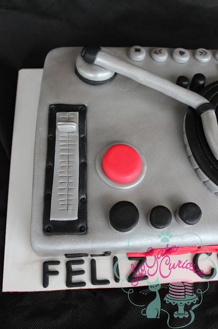 TARTA FONDANT PARA UN DJ