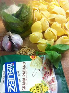 Caracolas Rellenas De Carne Picada Al Pesto