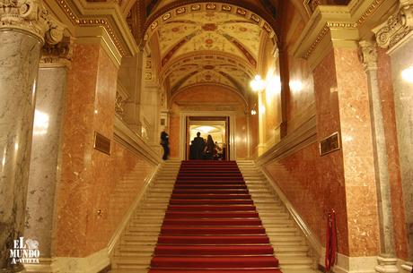 Escalera de la opera de Budapest