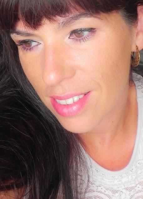 Morado y caldera (look y manicura)