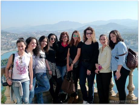 Posando todas juntas (nos faltaba Arantza) en el Monte Igeldo durante el primer Cosmetik Trip a San Sebastián.