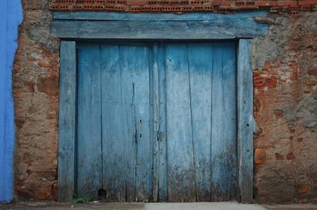 puerta vieja-azul ok