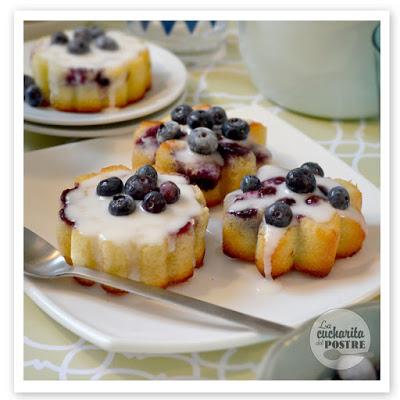 BIZCOCHITOS DE LIMÓN Y ARÁNDANOS / BLUEBERRY AND LEMON SMALL SPONGE CAKES