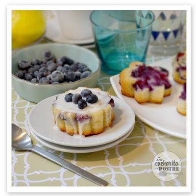 BIZCOCHITOS DE LIMÓN Y ARÁNDANOS / BLUEBERRY AND LEMON SMALL SPONGE CAKES