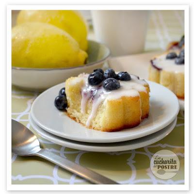 BIZCOCHITOS DE LIMÓN Y ARÁNDANOS / BLUEBERRY AND LEMON SMALL SPONGE CAKES