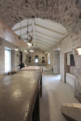 Casa Restaurada en Mani, en Estilo Rustico Griego