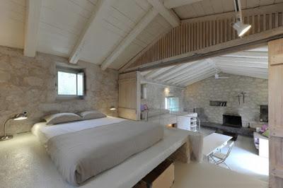 Casa Restaurada en Mani, en Estilo Rustico Griego