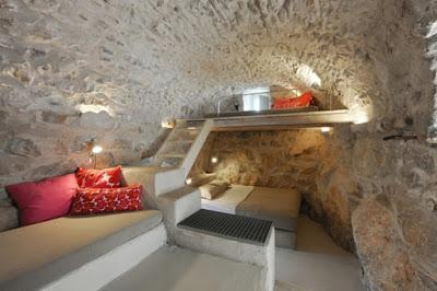 Casa Restaurada en Mani, en Estilo Rustico Griego