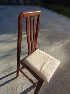 una silla y un plaid