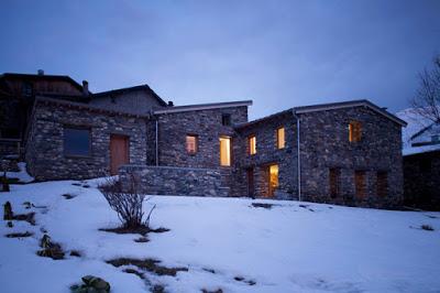 Casa Rustica de Piedra, Remodelada en los Alpes