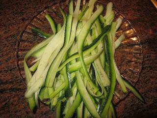 TIRAS CINTAS DE CALABACÍN CON SETAS Y MOZZARELLA