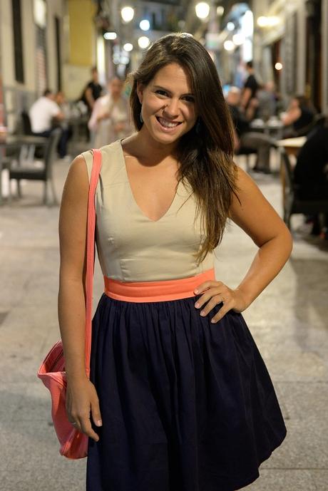 ¡Nuevo look! Paseo de noche con vestido Dolores Promesas