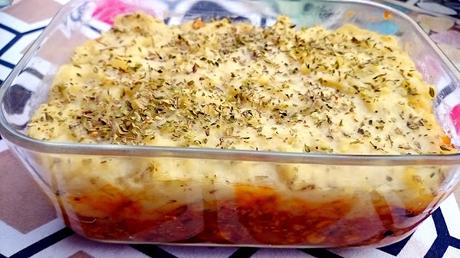 Shepherd's pie vegano o pastel de soja texturizada y puré de patata