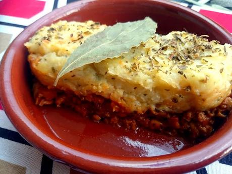 Shepherd's pie vegano o pastel de soja texturizada y puré de patata