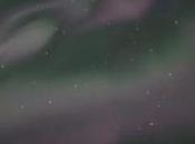 Aurora pulsando sobre Islandia