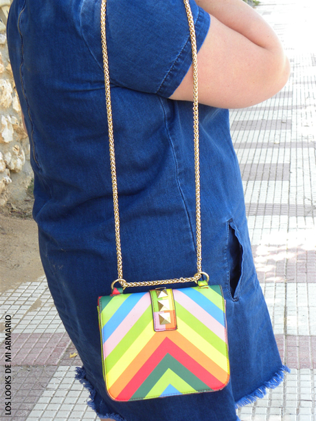 portada-los-looks-de-mi-armario-talla-grande-curvy-plus-size-little-denim-dress-vestido-denim-bolso-valentino-colores-blogguer-madrid-blogger-curvy-rockStud-valentino-22 http://www.loslooksdemiarmario.com/2015/09/mi-bolso-valentino-outfit.html