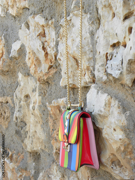 portada-los-looks-de-mi-armario-talla-grande-curvy-plus-size-little-denim-dress-vestido-denim-bolso-valentino-colores-blogguer-madrid-blogger-curvy-rockStud-valentino-22 http://www.loslooksdemiarmario.com/2015/09/mi-bolso-valentino-outfit.html