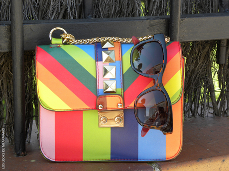 portada-los-looks-de-mi-armario-talla-grande-curvy-plus-size-little-denim-dress-vestido-denim-bolso-valentino-colores-blogguer-madrid-blogger-curvy-rockStud-valentino-22 http://www.loslooksdemiarmario.com/2015/09/mi-bolso-valentino-outfit.html