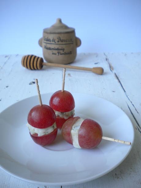 Bocaditos de uva y queso