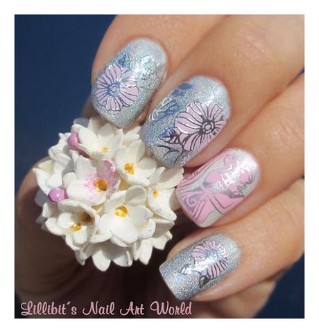 Manicura de aniversario de boda con flores románticas de LadyQueen