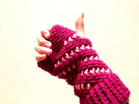Tutorial para tejer unos guantes sin dedos o mitones bicolor en espiral en telar