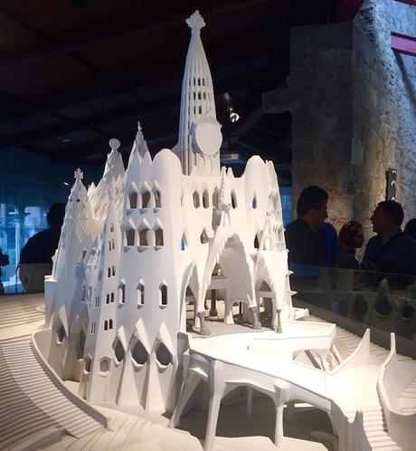 expo gaudi maqueta sagrada familia