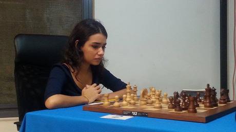 Leticia triunfa en la 3er partida, más cerca del titulo.