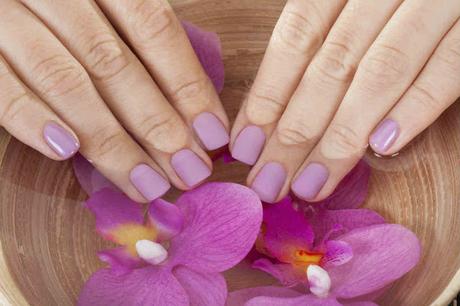 Luce una manicura perfecta.