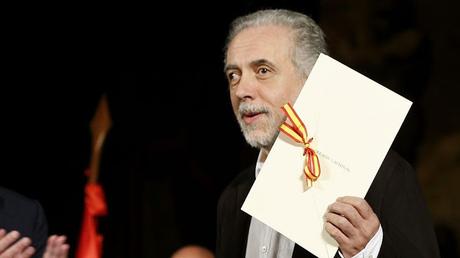 TRUEBA: UN TÍPICO ESPAÑOL Por más que le pese, este tipo que reniega de su tierra y sus paisanos es, en realidad, más español que el bacalao al ajo arriero, puesto que ese modo de ser y de pensar abunda por las Españas.