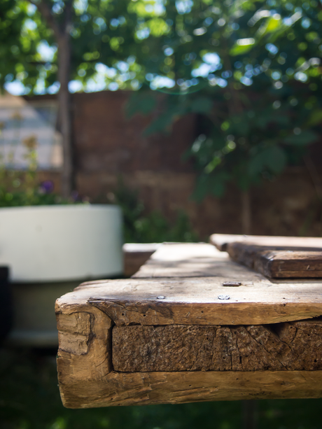 de-puerta-antigua-a-mesa