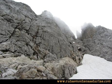 Ruta Pan de Carmen, Torre de Enmedio: Rodeando un nevero