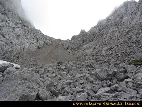 Ruta Pan de Carmen, Torre de Enmedio: Subiendo a la Horcada de Santa María