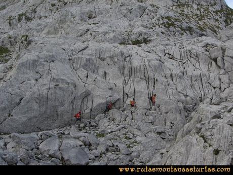 Ruta Pan de Carmen, Torre de Enmedio: Sendero labrado entre caliza