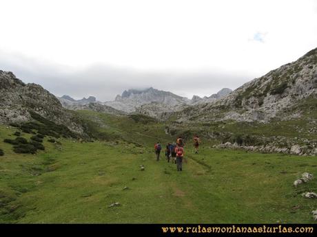 Ruta Pan de Carmen, Torre de Enmedio: Camino al refugio de Vegarredonda