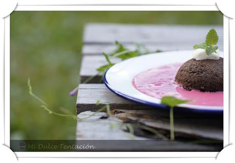 Sopa de Frambuesa con Bomba de Chocolate