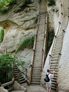 Escaleras-del-Monte-Huashan-Hiking-Trail