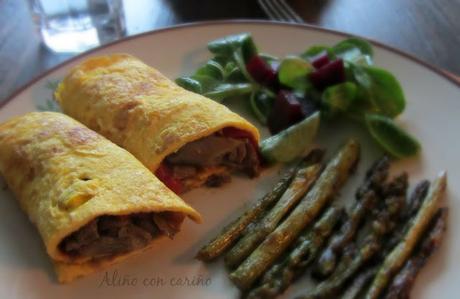 ROLLITOS DE TORTILLA RELLENOS DE PIMIENTOS Y SETAS DE CARDO