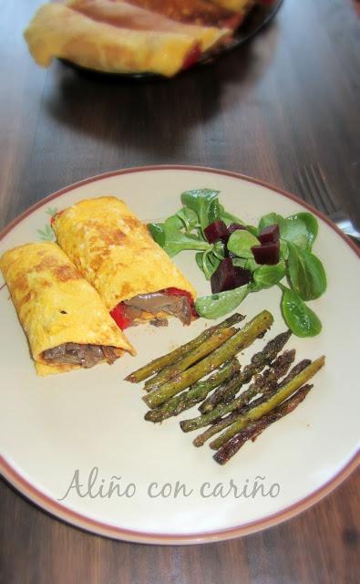 ROLLITOS DE TORTILLA RELLENOS DE PIMIENTOS Y SETAS DE CARDO