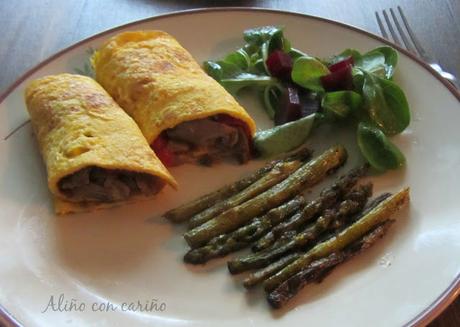 ROLLITOS DE TORTILLA RELLENOS DE PIMIENTOS Y SETAS DE CARDO