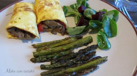 ROLLITOS DE TORTILLA RELLENOS DE PIMIENTOS Y SETAS DE CARDO