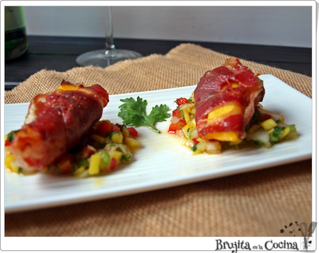 Rollitos de jamón y gamba con reslish de mango