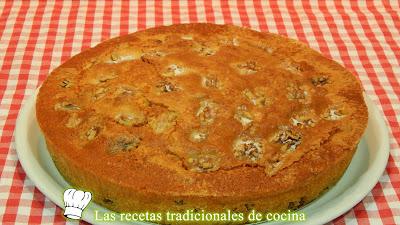 bizcocho esponjoso con nueces y pasas