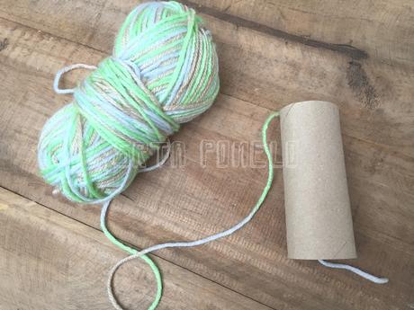 DIY: cómo ovillar a mano con la ayuda de un tubo de cartón.