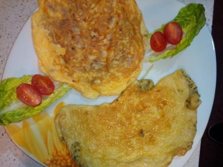 Tortilla francesa y tortilla de queso y atún