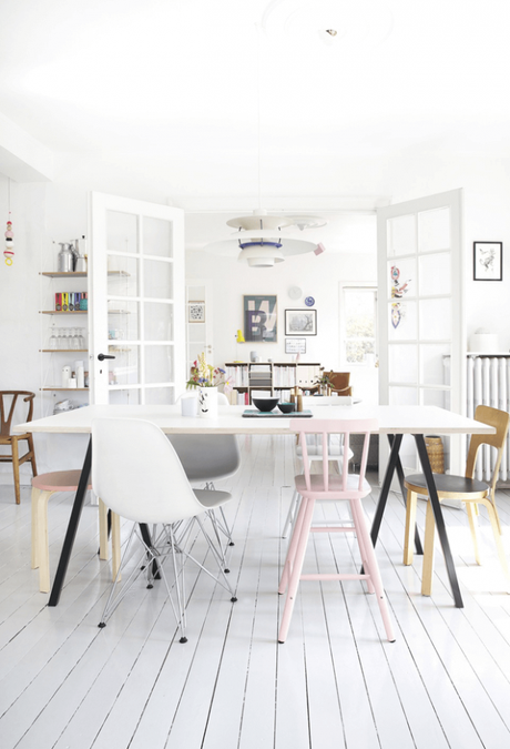 Una casa de colores pastel